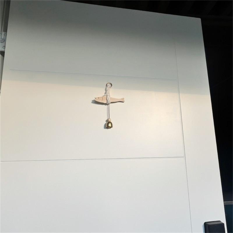 Handcrafts Wooden Fish Door Chimes Hanging Ornament with Bells Door Pendants for Home Office Decoration Wall Art Decors