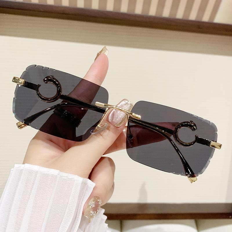 Quadratischer Rahmen Schnittkante Sonnenbrille Mode Ring Leopardenkopf Metall Trendig Foto Sonnenschutzbrille 90262