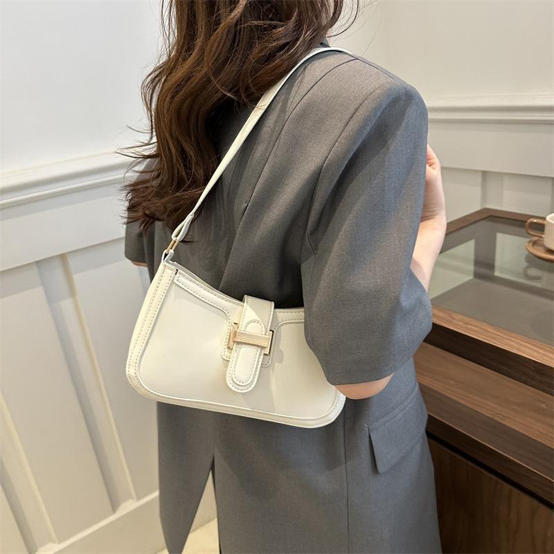 Summer New Popular Beautiful Messenger Bag Casual Texture Retro Small Bag Women's Retro Underarm Crescent Bag