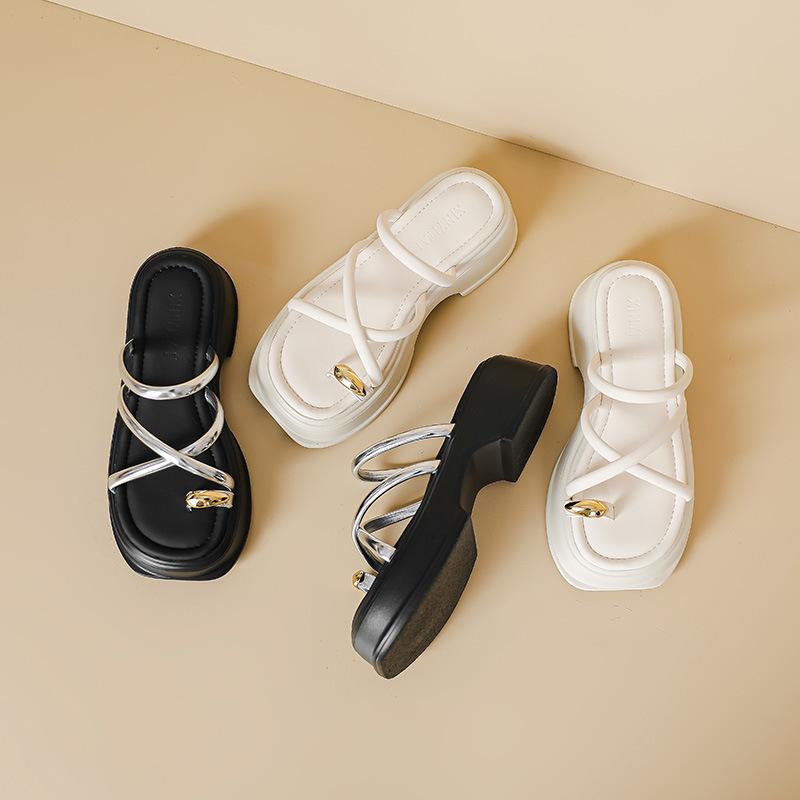 Silver high-end thick-soled cool slippers women's 2025 summer new fashion outer wear pinch flip-flops strap sandals