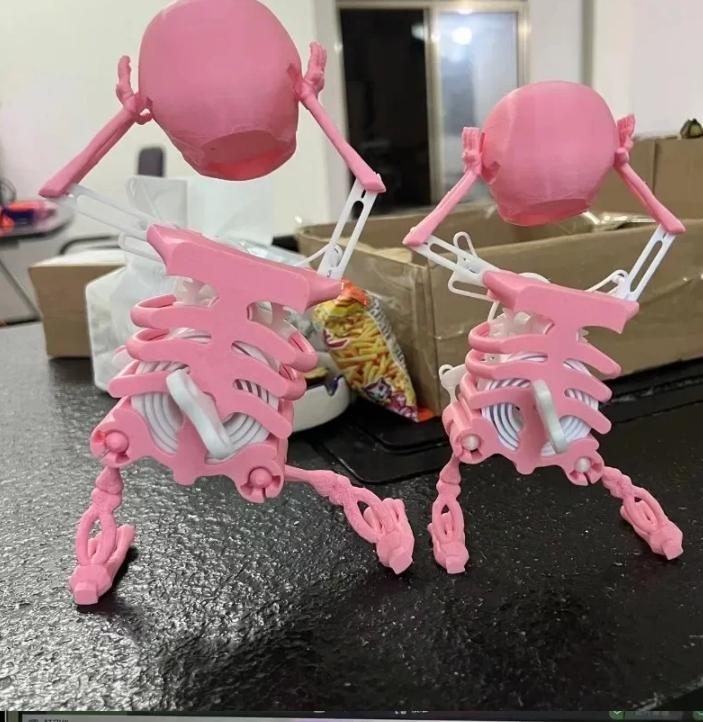 3D Skeleton Man Dancing,Dancing Skull Ornament, Dancing Character Scary Skeleton, Novelty Tabletop Car Home Toy Decoration.
