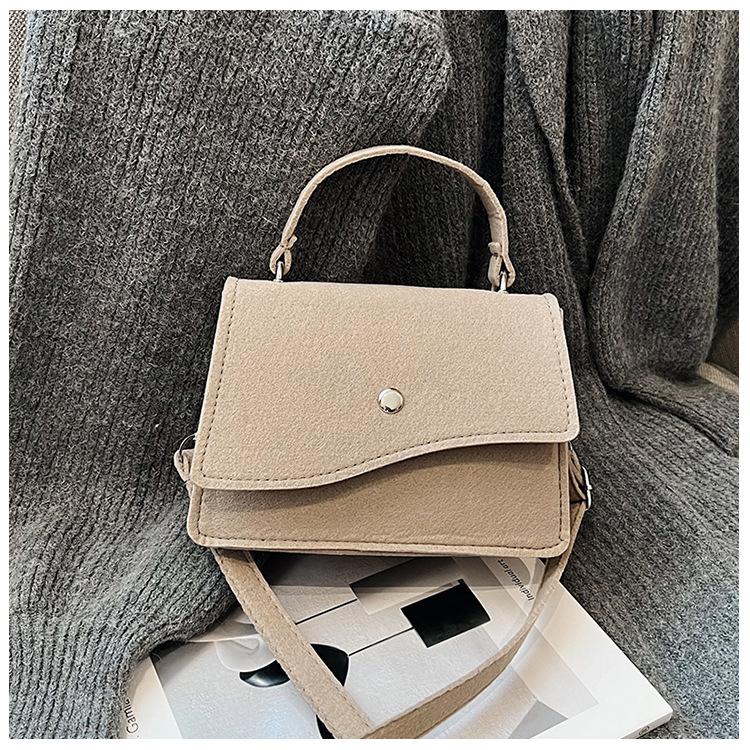 

Летняя новая мода простая фетровая наплечная сумка через плечо маленькая квадратная сумка повседневная однотонная женская сумка хаки