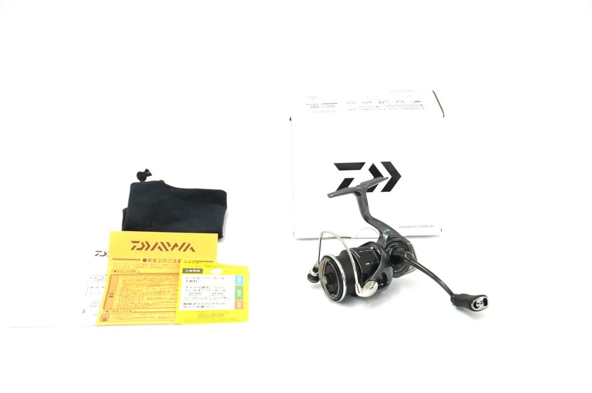 [USED]DAIWA 24 LUVIAS ST LT2500S-XH Spinning Reel Excellent Condition w/ Box
