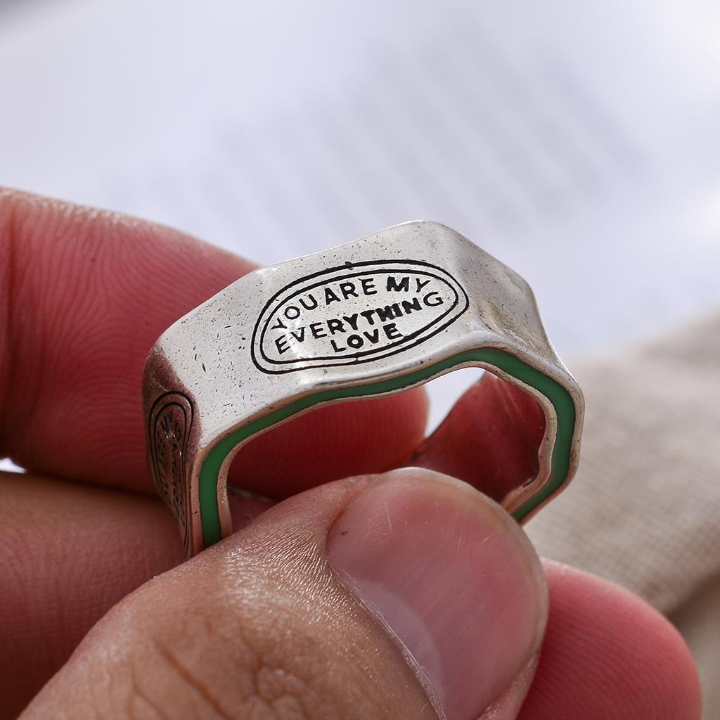Neuankömmling Eleganter Buchstabengravur Grünes Streifendesign Retro Thai Silber Damen Fingerring Für Frauen Neujahrsgeschenke 2023
