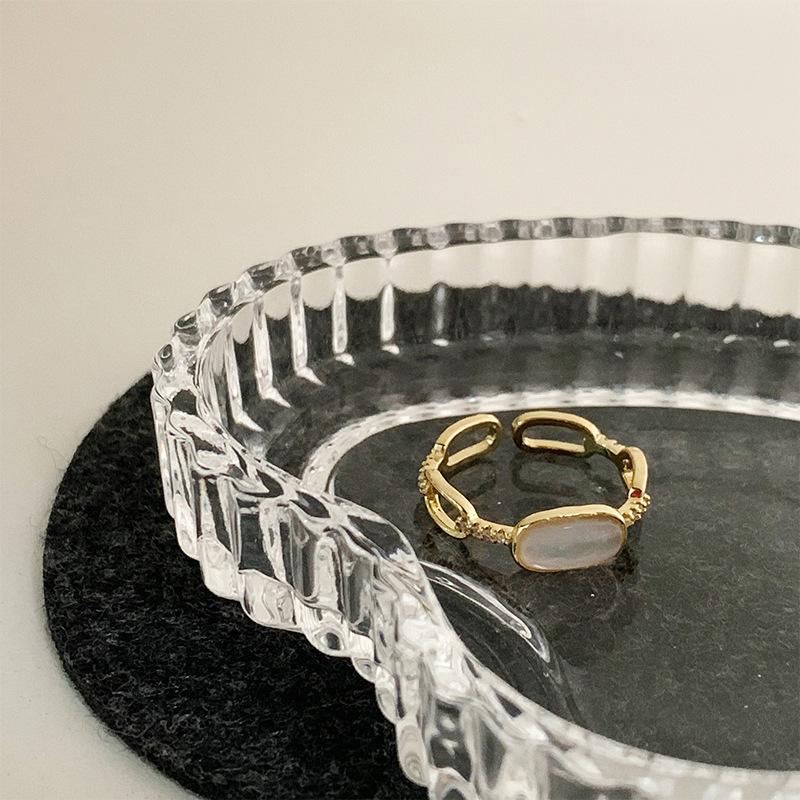 

Большое элегантное кольцо с жемчугом и модным дизайном в виде цепочки, регулируемое для всех случаев J3924