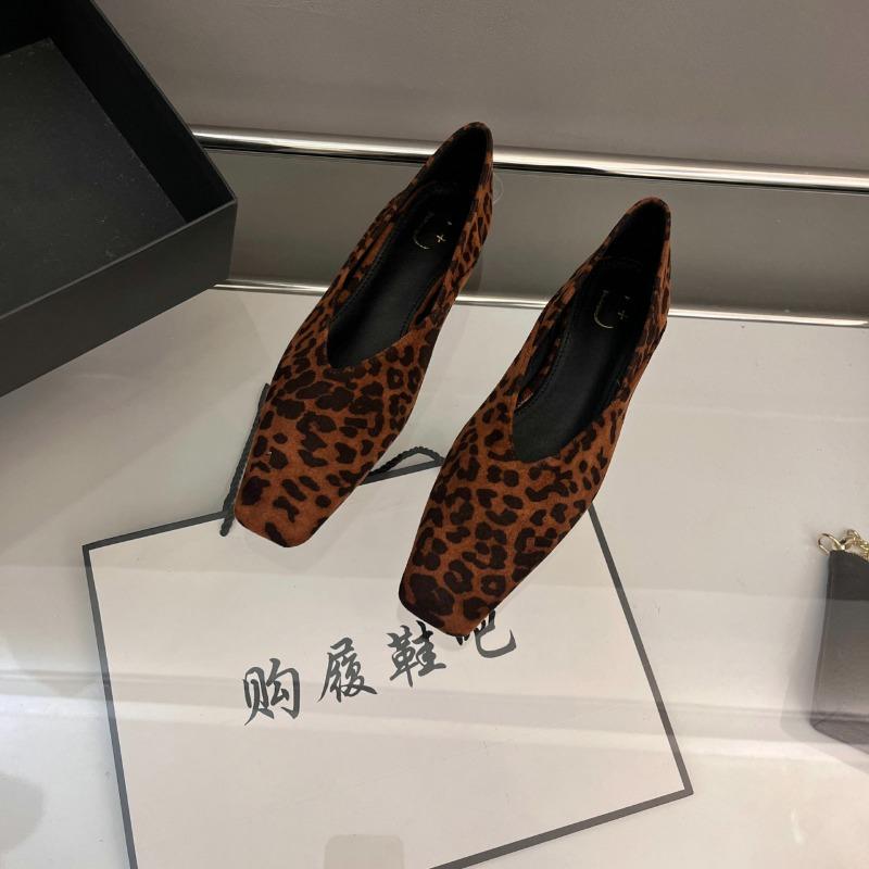 Fashion Ladies Shoes 2024 High Quality Slip on Women's Flats Outdoor Daily Casual Flats Women Square Toe Soft Bottom Light Shoes Women