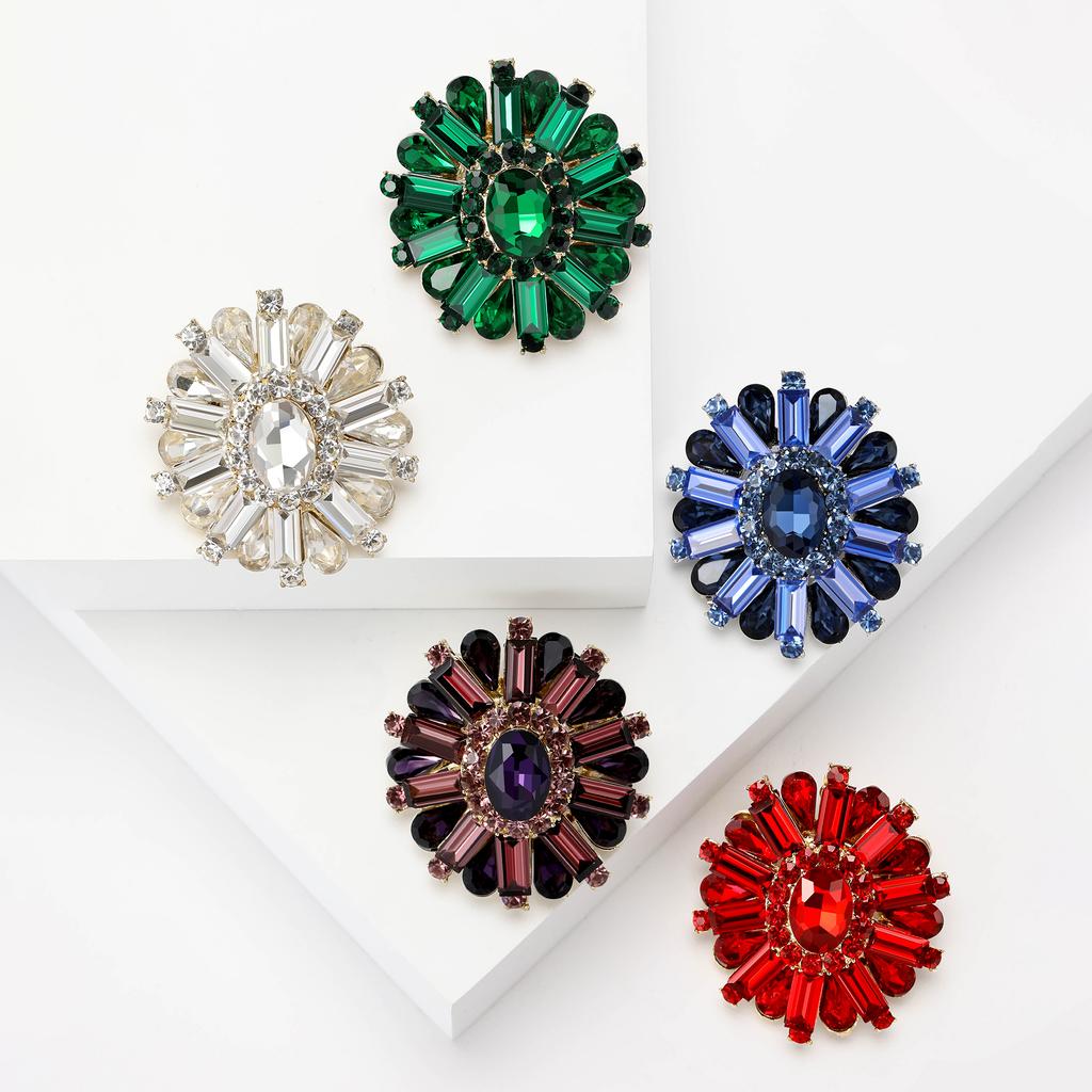 Vintage Crystal Flower Brooch for Women Unisex Rhinestone Pins Casual Party Accessories Gifts