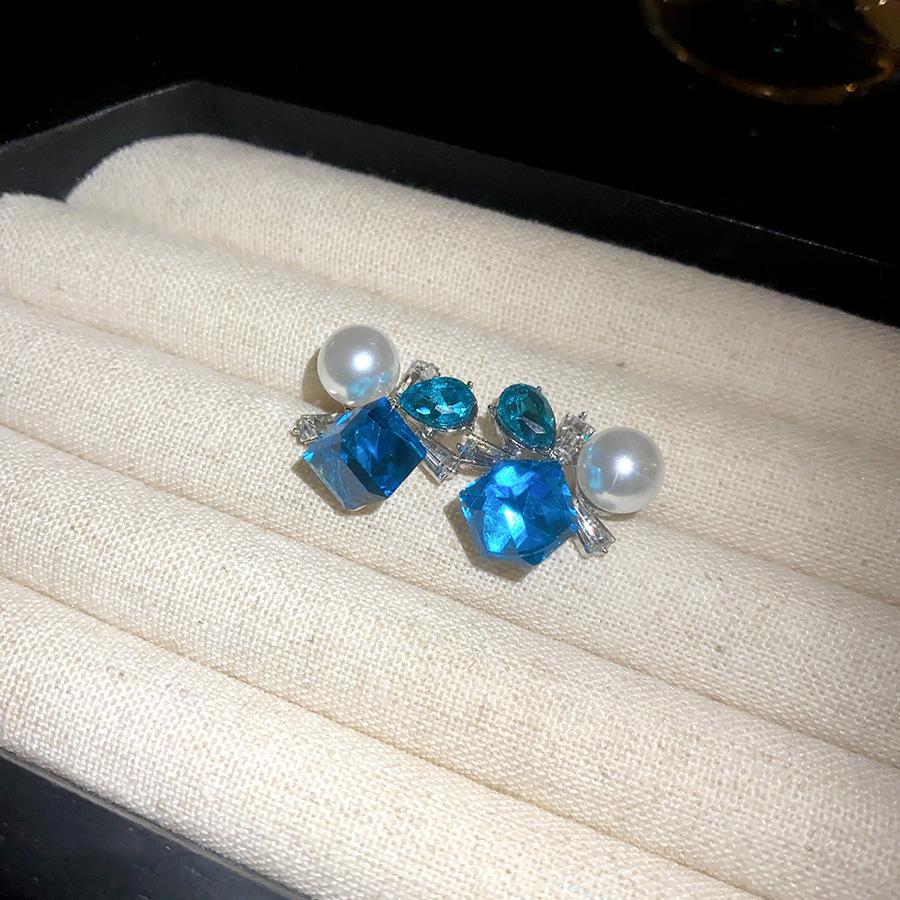 Silver Needle Diamond Irregular Square Pearl Stud Earrings Fashion Simple Commuter Earrings Light Luxury Premium Temperament Earrings