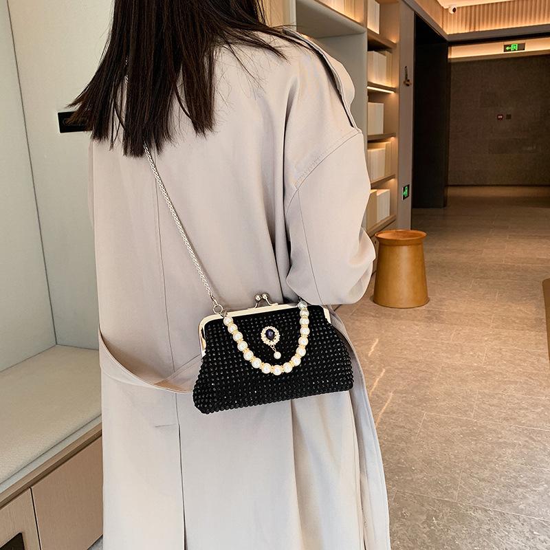 Korean version of pearl chain handbag 2025 summer new bag women's fashion rivet messenger bag clip shoulder bag