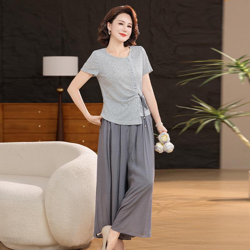 2026 Summer Plus Size Loose 2-Piece Set: Stylish Short Sleeve Top for Middle-Aged & Elderly Women