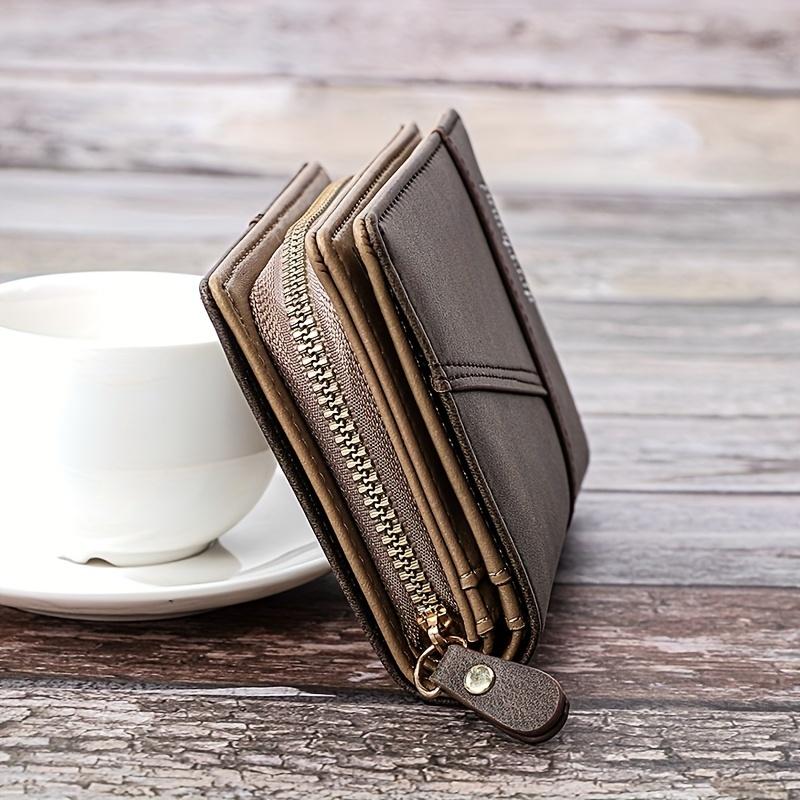 Vintage Wallet Sleek Men's Bifold Wallet Vintage-Inspired with Chain Detail