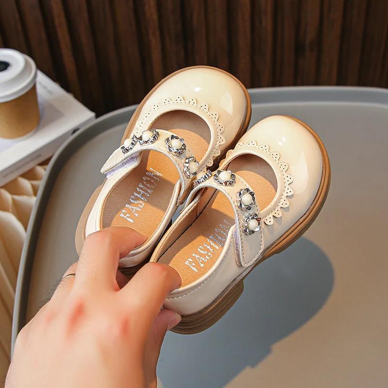 

Туфли детские кожаные с круглым носком для девочек 2024 весна-осень Новые кружева жемчуг блестящие лоферы Детские жемчужные кружевные модные повседневные туфли 26 бежевый