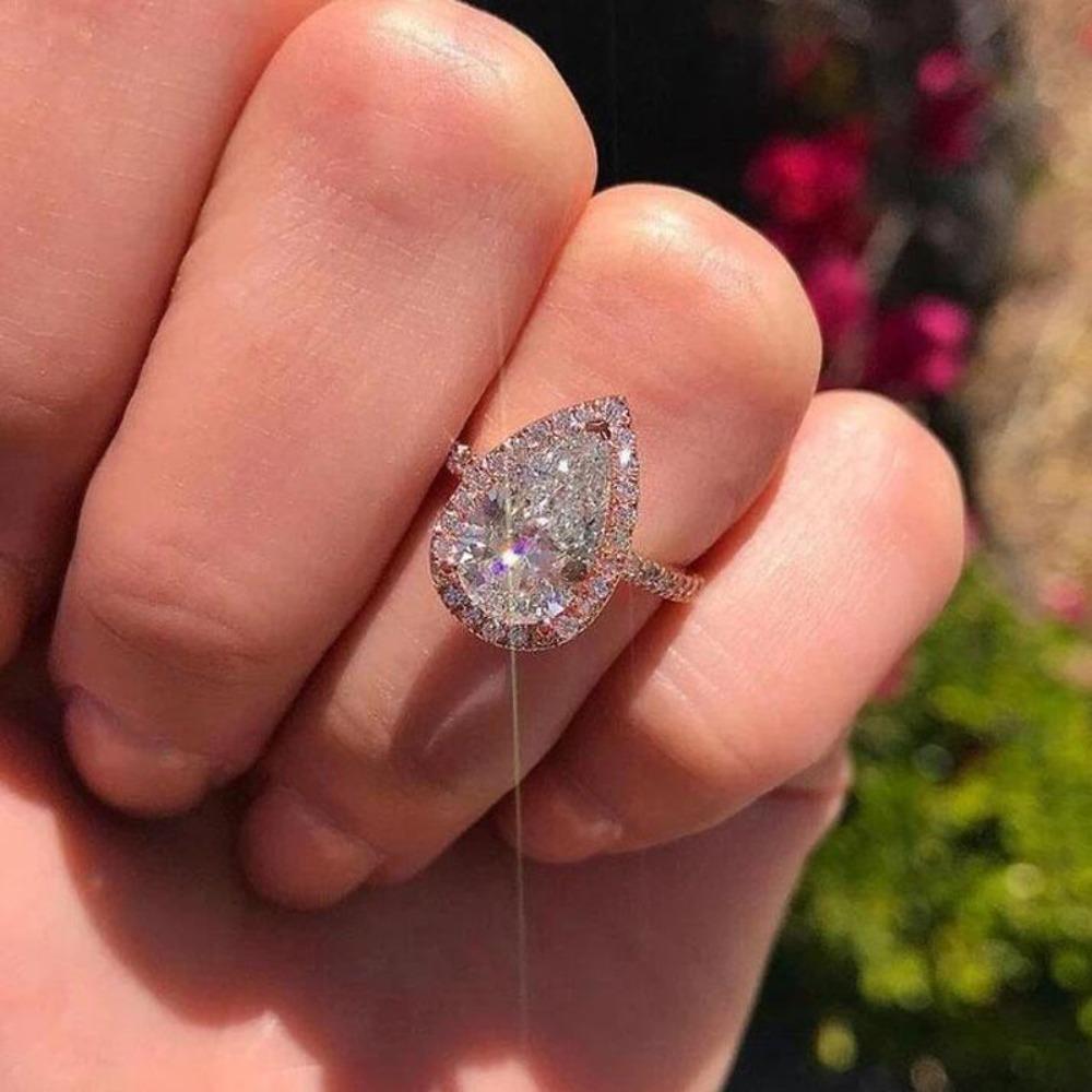 Temperament Luxury Shine CopperColor Geometry Water Drop Inlay Zircon Crystal Rings for Women Wedding Bride Charm Jewelry Gifts