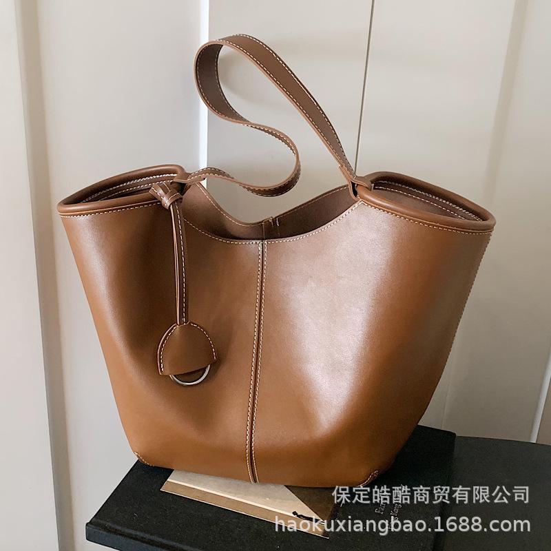 Premium Bag Women's 2025 New Popular Fashion Versatile Shoulder Bag Large Capacity Commuter Tote Bucket Bag