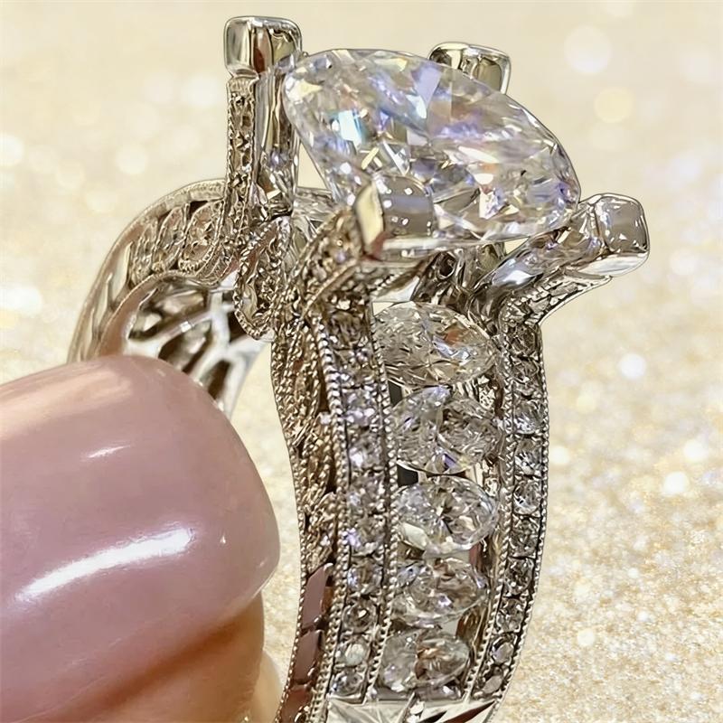 Luxurious Fashion CopperColor Wedding Rings for Women Exquisite Inlaid with White Zircon Party Engagement Ring Jewelry