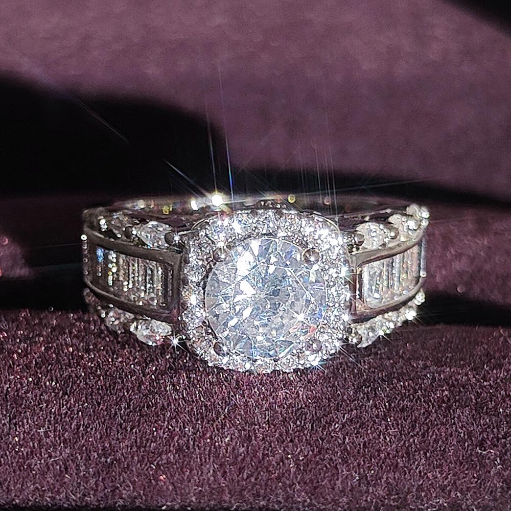 

Квадратное помолвочное кольцо в стиле «принцесса» для женщин с микропаве из циркония - Модель r5817 Size 7 белый