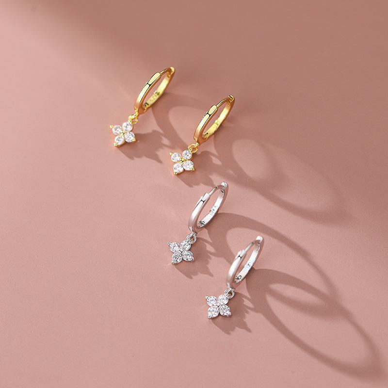  White Zircon Flower Hoop Earring for Women Luxury Crystal Four-leaf Clover Earrings Simple Fashion Huggies Jewelry Gifts
