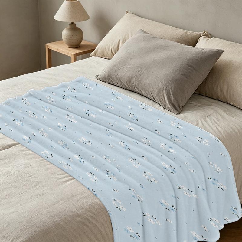 Soft Flannel Throw Blanket – Lightweight & Warm, Simple Floral Pattern, Cozy for Home Lounge, Ideal for Christmas & Halloween