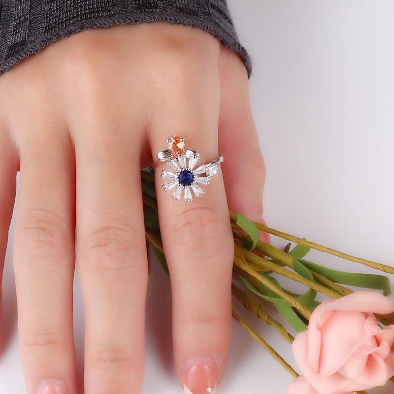 Adjustable Daisy & Bee Rotating Anti-Stress Ring for Women – Fashionable, Simple, Versatile, & Popular.