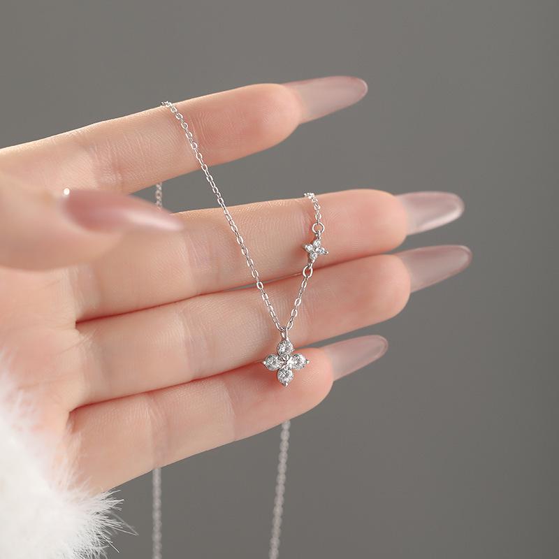 925 Sterling Silver Moissanite Four-Leaf Clover Pendant Necklace, 1.2 Carat for Women