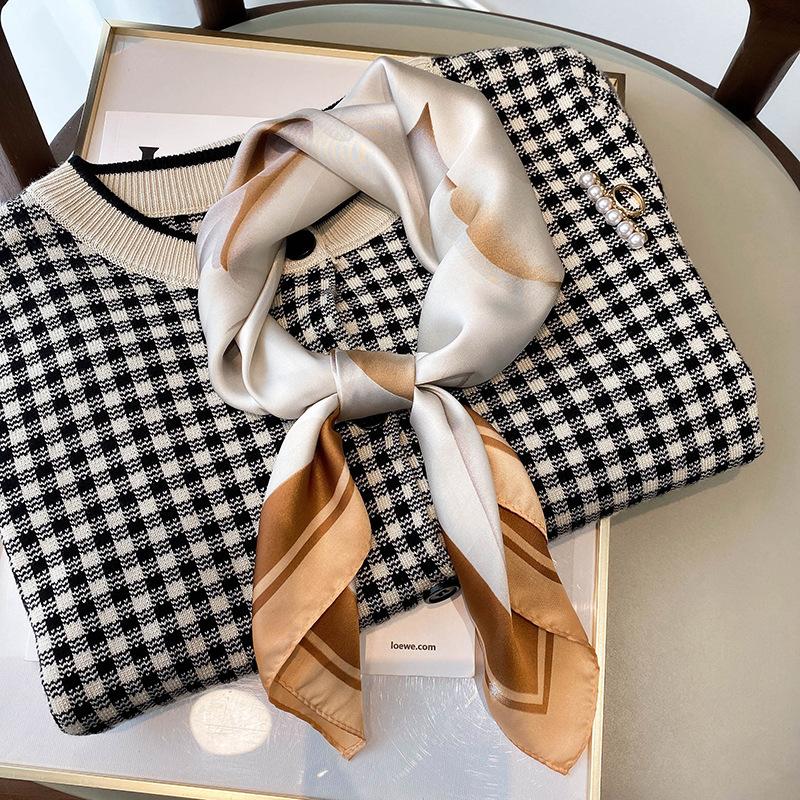 Small Square Scarf Silk Scarf Women's 71x71 Korean Versatile Decoration with Suit Shirt Professional Scarf Neck Protection Thin Scarf