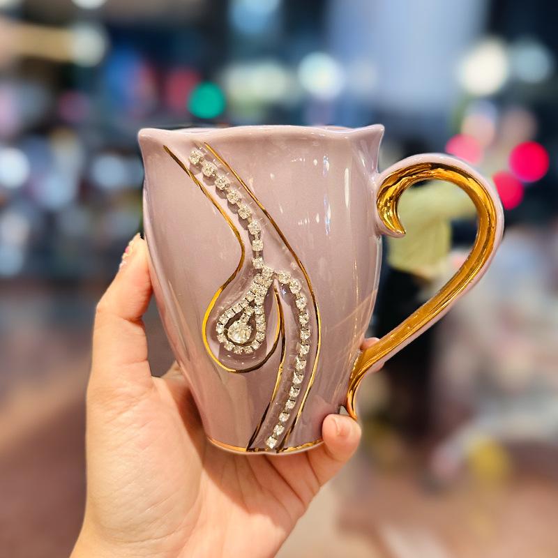 Tasse à eau en céramique de style européen de luxe léger, Mug peint à la main à l'or, Chaîne en diamant exquise, Tasse pour couple, Boîte cadeau, Souvenir d'entreprise