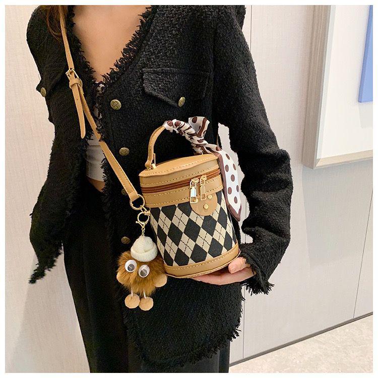 Handmade Woven Bucket Bag - Summer Small Crossbody & Shoulder Bag for Girlfriend or Bestie Material Pack [DIY Required]