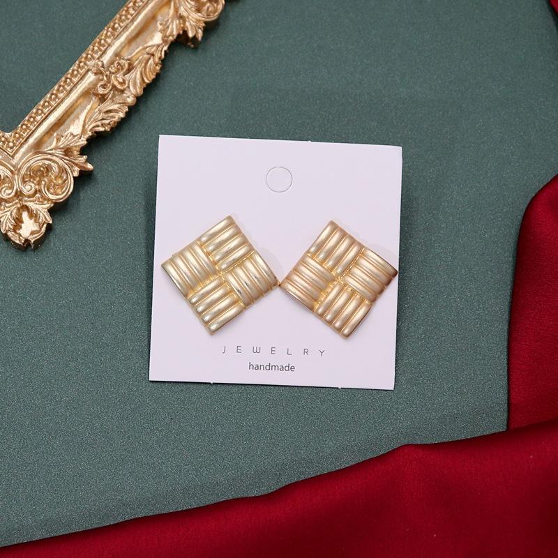 Vintage Geometric Peach Heart Stud Earrings Baroque Pearl Women's Personality French Simple Temperament Earrings Hong Kong Style Earrings