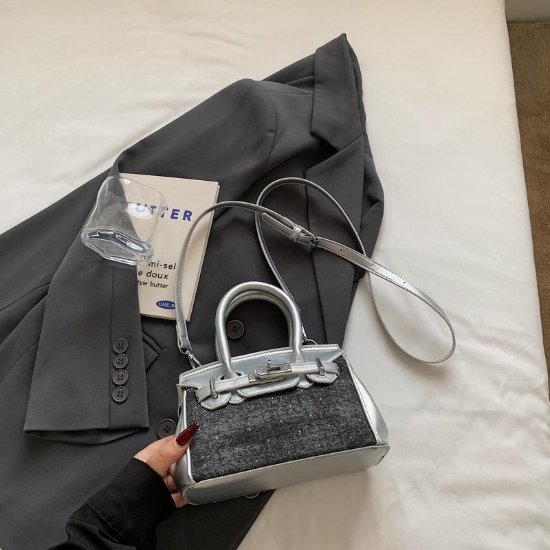 

Contrasting color small bag women s new fashionable versatile messenger bag high-end portable platinum bag