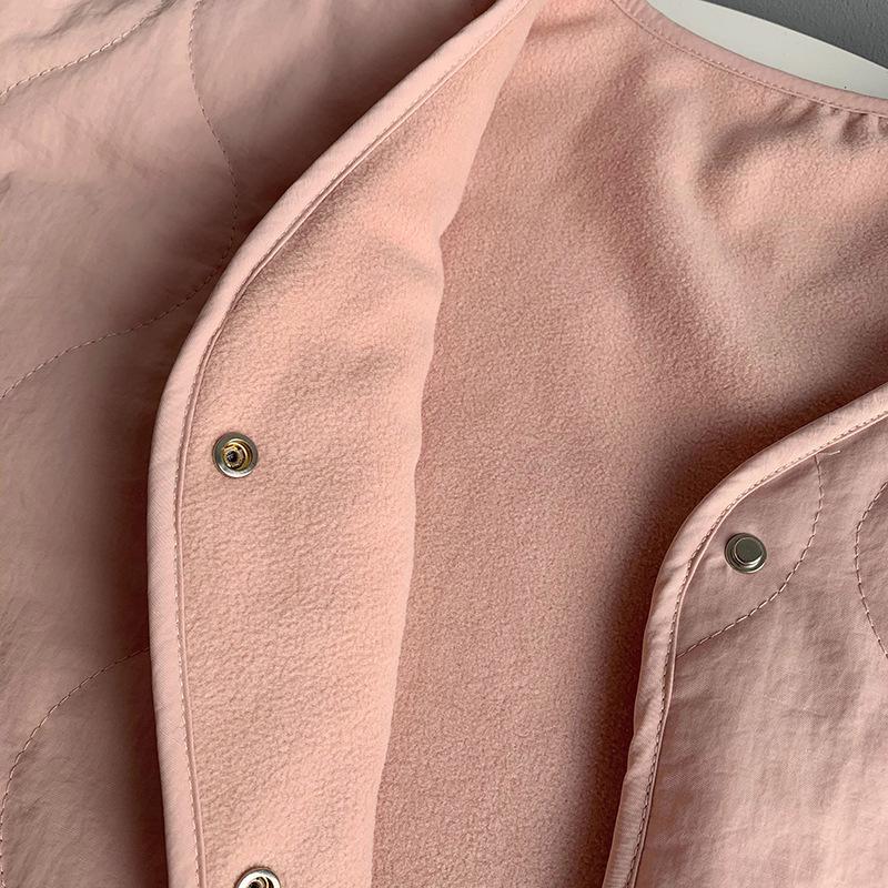 Осень-зима женское однотонное пальто в клетку с v-образным вырезом и длинным рукавом — фото 16