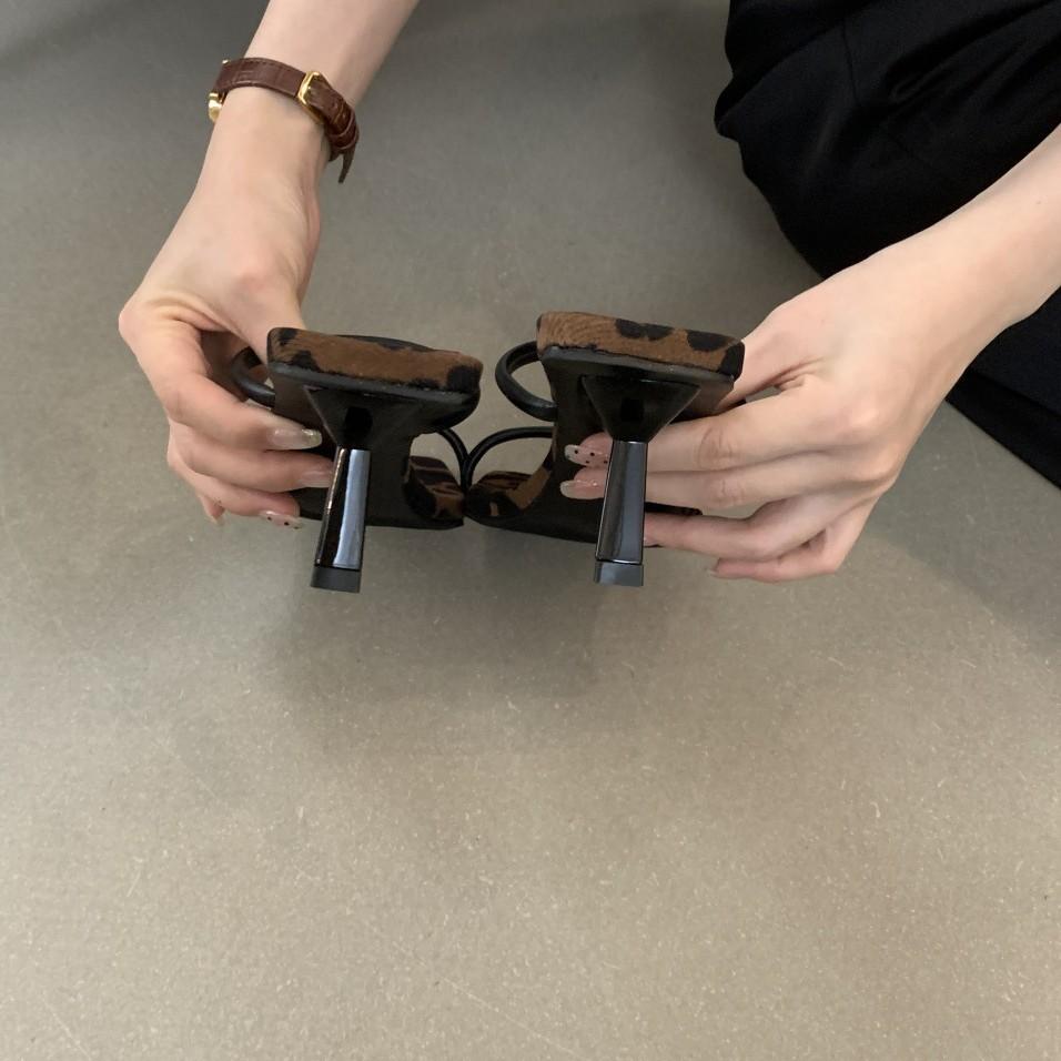 Niche leopard print high-heeled sandals for women's 2025 new French temperament elegant with skirt thin heel sandals