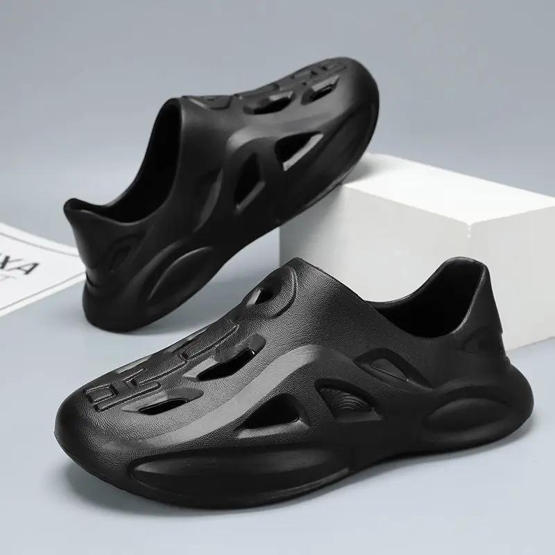 Fashion Hole Shoes for Men Odorproof Daily Use Barefoot 39 Stylish Japanese New Fashion Design 2025 Casual Non-slip Adult Man Sandals