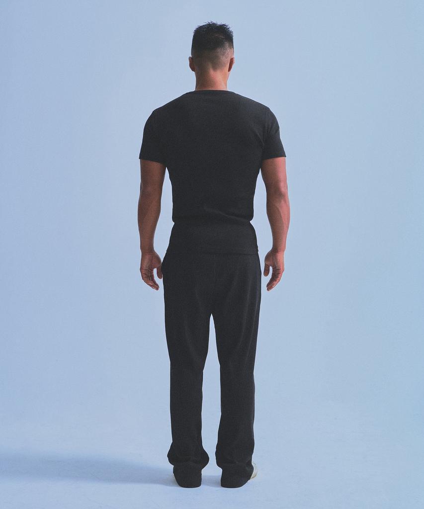 BORN TO WIN Ribbed B Pendant Muscle Fit T-Shirts [Black]