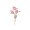Emaille-Brosche für Damen mit rosa Lilien, geeignet für Hochzeiten, Partys, den täglichen Bürogebrauch und als Geschenk.