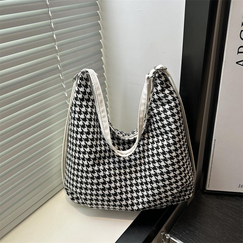 Literary and sweet shoulder armpit bag, fresh printing casual large-capacity tote bag, student class commuting backpack