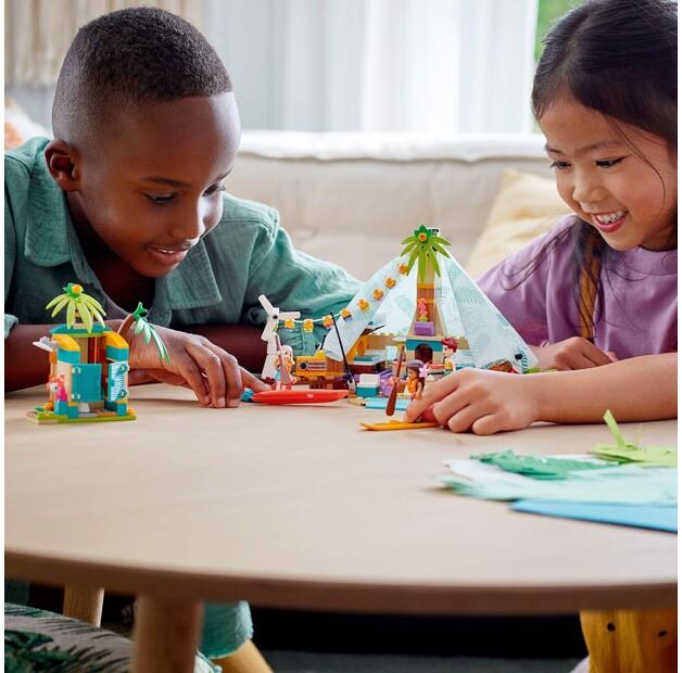 LEGO Friends 41700 Luxury Beach Camping