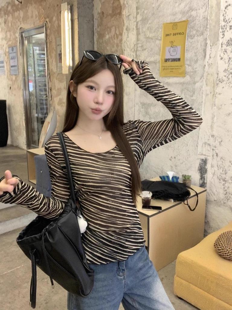 2025 Autumn Women's Retro Slim Fit Stripe Long Sleeve T-shirt