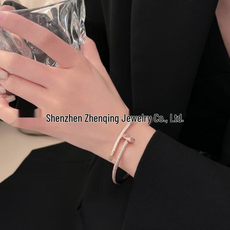 Kaka Luxurious Gold CNC Diamond-Cut Nail Bracelet - Elegant Design & High-End Appeal