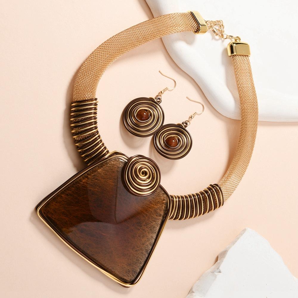 

Намисто Сережки для Жінок Вінтажний Стиль Перебільшений Підвіс зі Смоли Набір Ювелірних Виробів темно-коричневого кольору