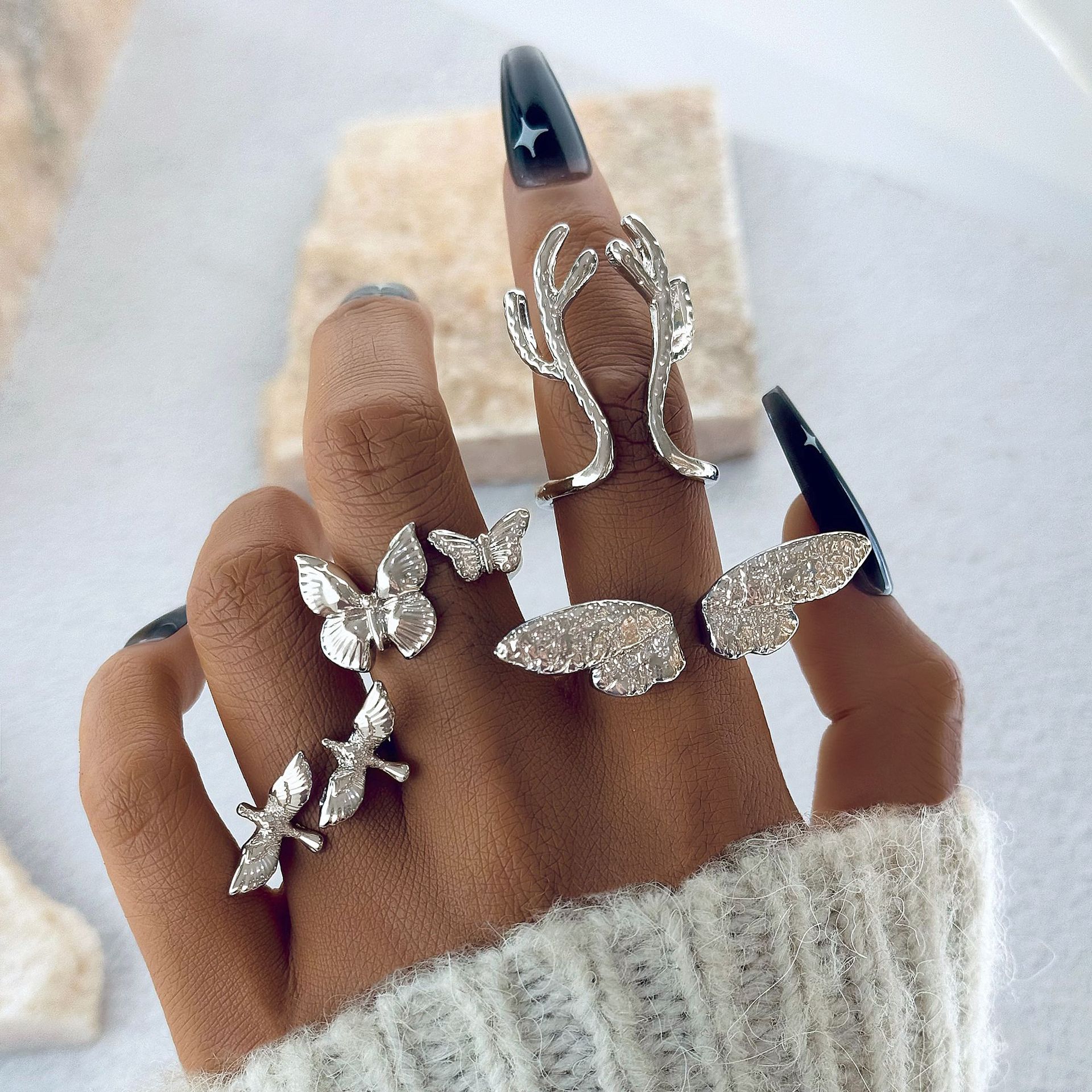 

Design golden butterfly antler ring, versatile bird wing open ring four-piece set Default