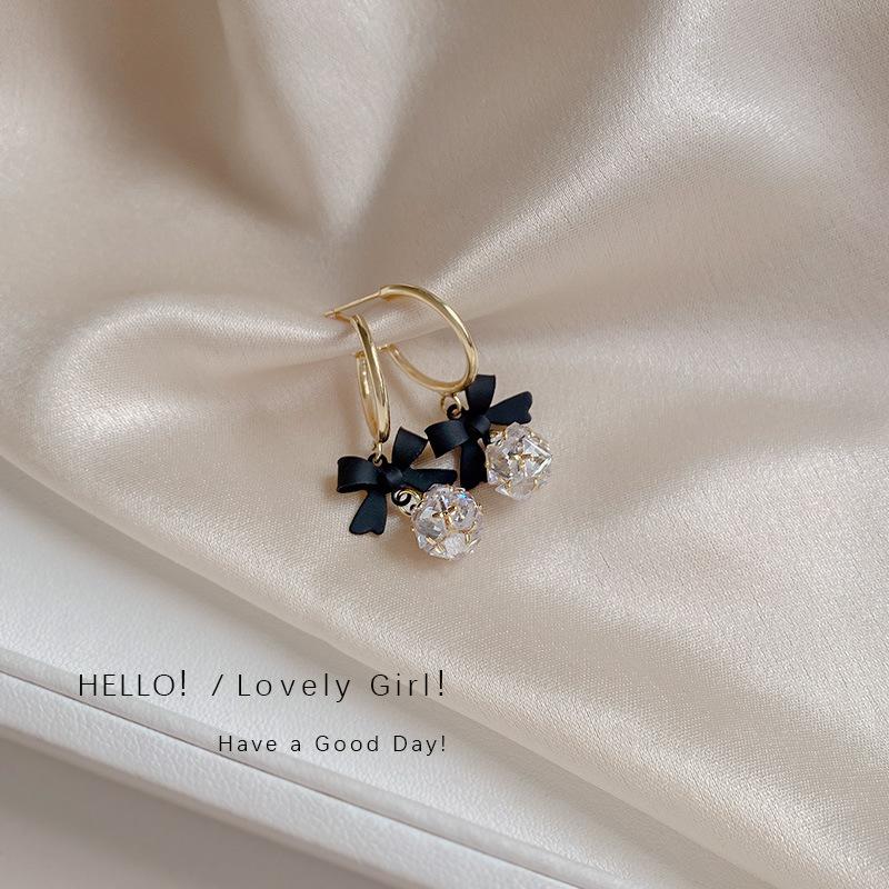 Korean Style Fashion Pearl Camellia Earrings For Women Girls Crystal Pendant Jewelry Lady Trendy Vintage Accessories Ear Rings