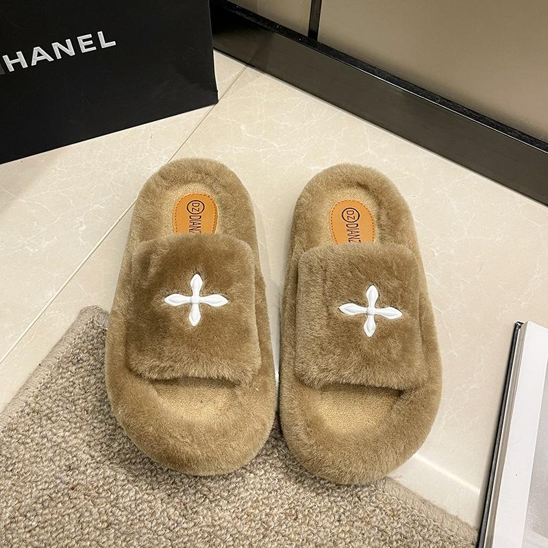 

Internet celebrity explosion Mao Mao slippers women s slope heel wear 2025 autumn and winter new fashion high sense thick bottom one word cotton drag 40