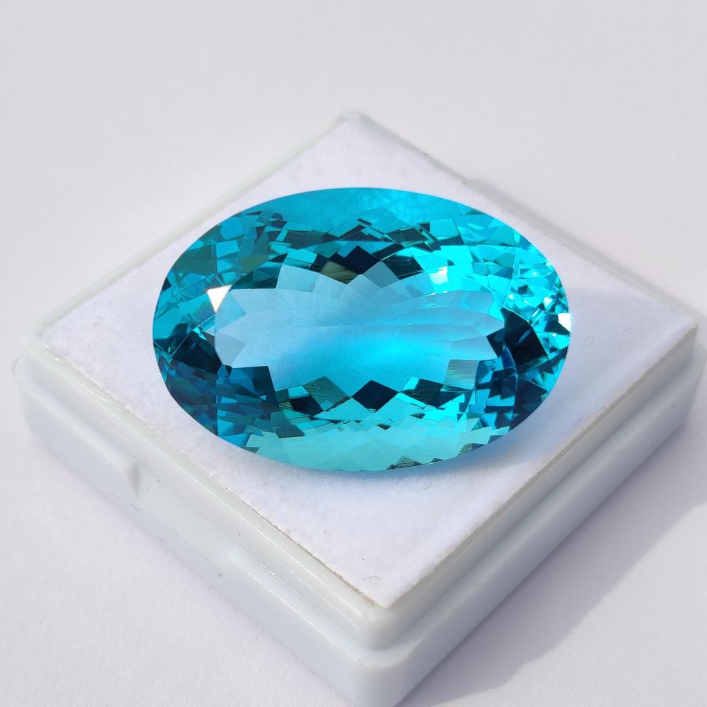 Großer Anhänger zur Herstellung Himmelblauer Topas Farbton Ovalschliff Glasstein, 48,25 Karat, 30x21x14 MM Größe.