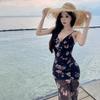 Heart-fluttering Vacation Style, Sweet and Spicy High-slit Waist-cinching Floral Dress, Pure and Alluring Beach Photos