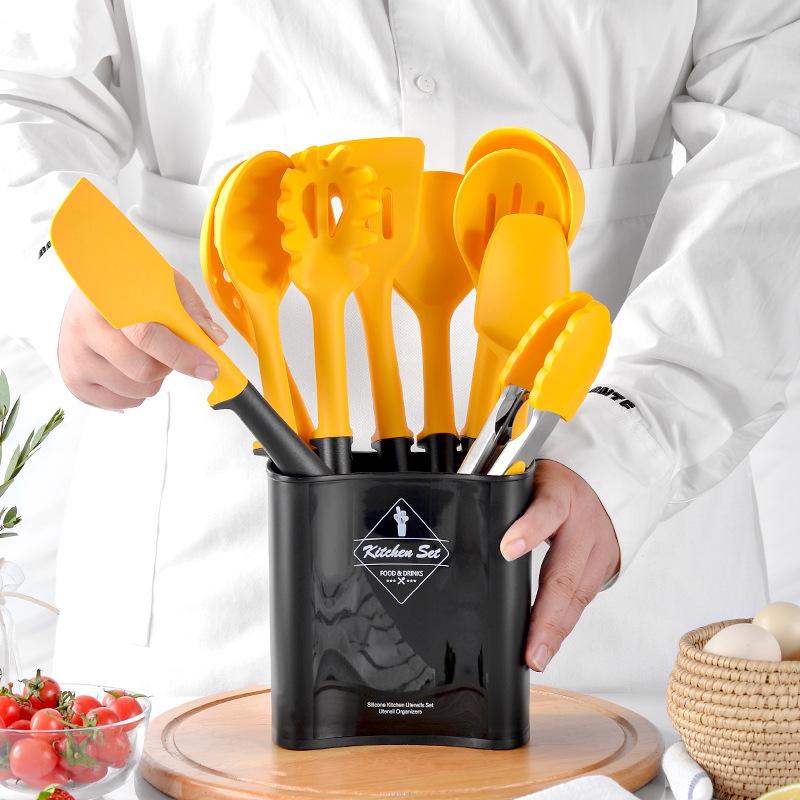 Set di Attrezzi da Cucina in Silicone Patchwork Nero e Giallo, Set da 10 Pezzi, Secchiello Contenitore per Utensili da Cucina