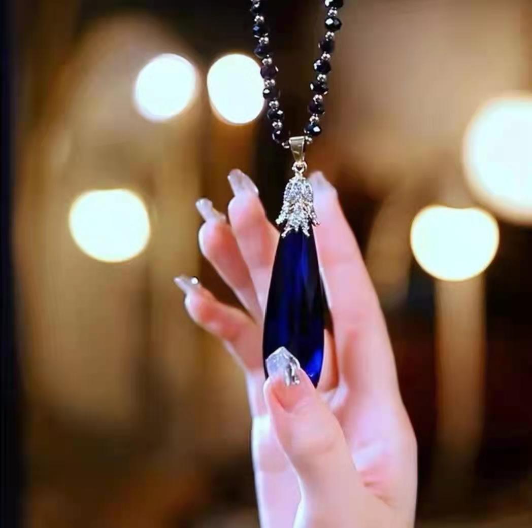 

Кристальная подвеска, ожерелье-свитер - Модный и атмосферный дизайн