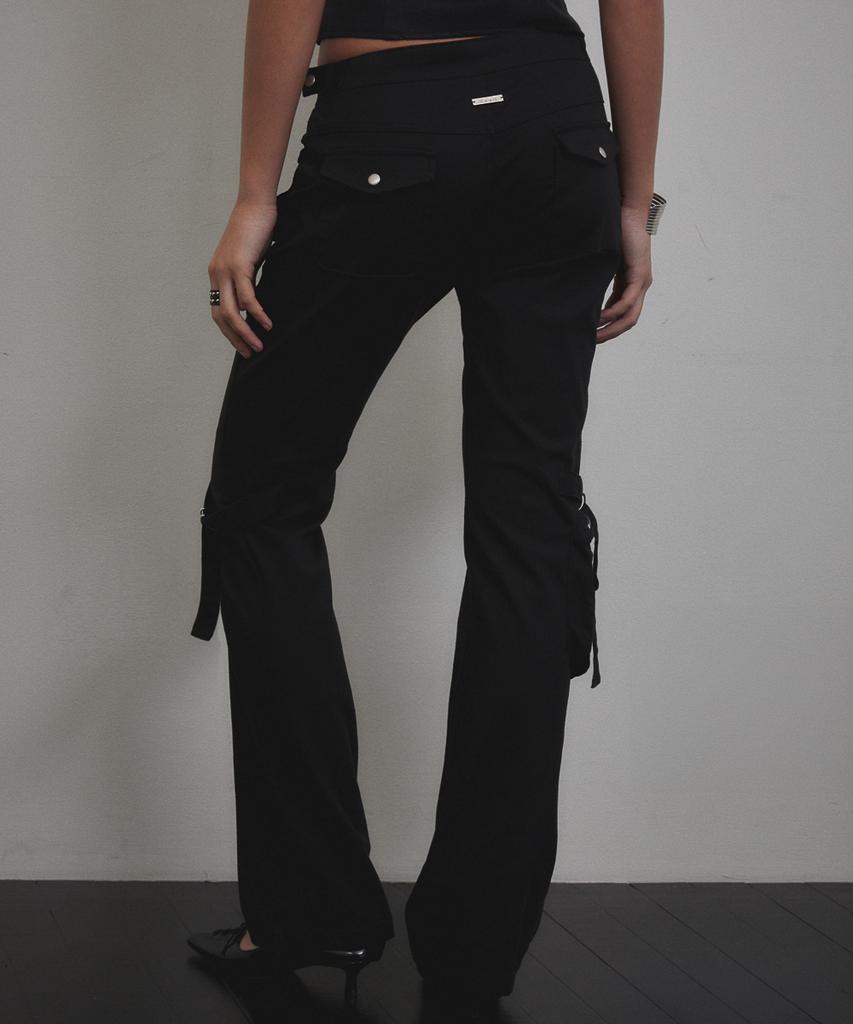 Bunteu Cargo Strap Pocket Pants (Black)