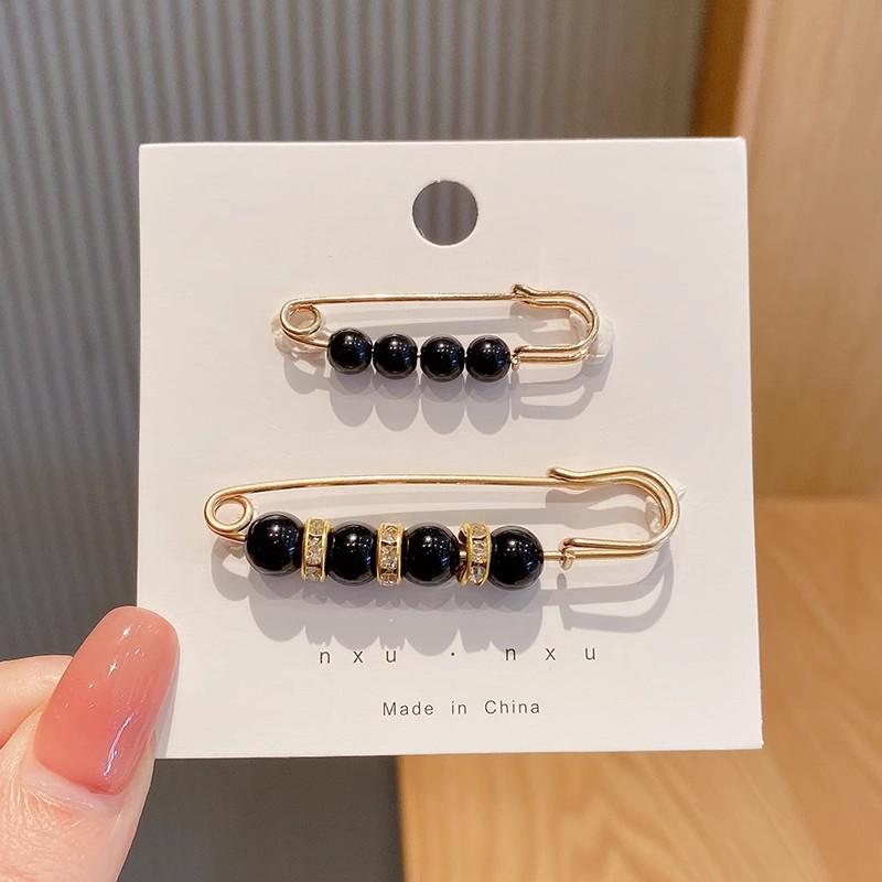 Women's Adjustable Pearl Safety Pin for Waist-Cinching and Neckline Fixing