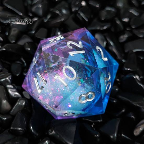 Mehrseitige Harzwürfel Flüssigkern Scharfe Kante 20 Seiten Gold-Silber-Farbe Nummer Polyedrisch Treibsand Mehrseitig D20 RPG Brettspiel Requisite Handgefertigt
