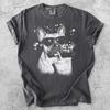 Französische Bulldogge trinkt Eiskaffee T-Shirt, Vintage 90er Café Grafik-T-Shirt, Retro Lustiger Hund mit Sonnenbrille Haustier-Shirt